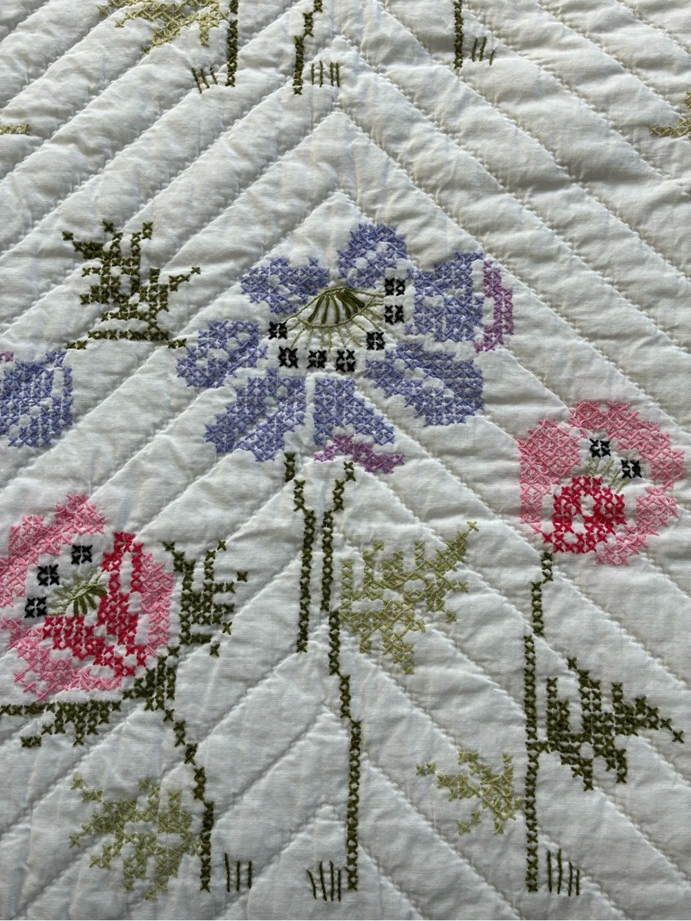 Floral Cross-Stitch White Quilt Bedspread with Pink & Purple Accents